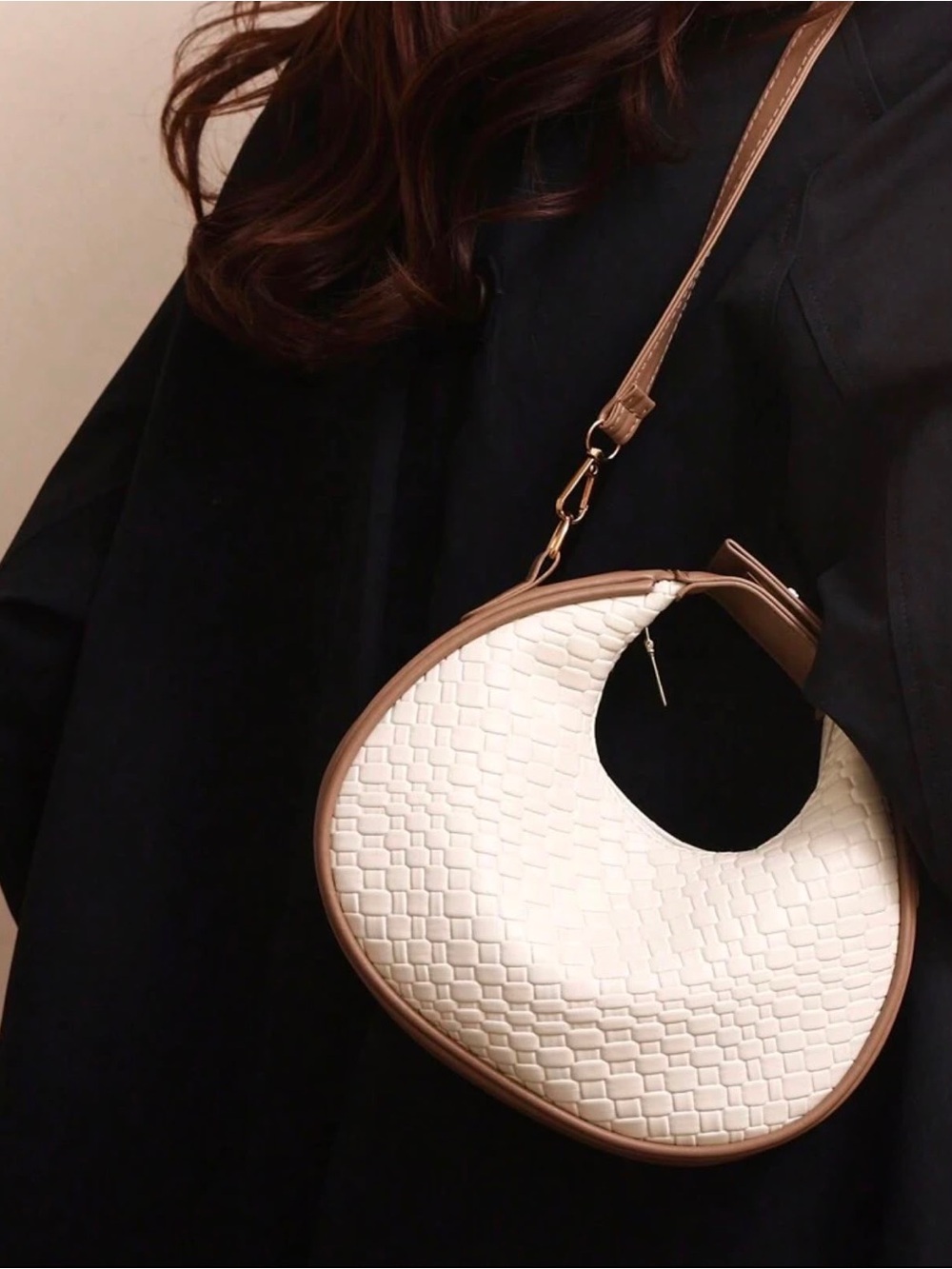White Woven Crescent Shoulder Bag Crossbody Purse - Picture 4 of 4